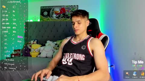 Snapshot of thomklein chatting on January 15, 2025, 7:12 pm Thom Klein online show from January 15, 2025, 7:12 pm