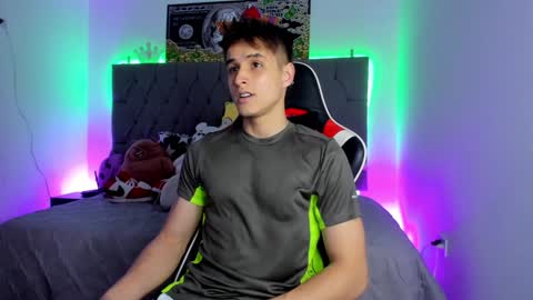 Snapshot of thomklein chatting on January 28, 2025, 7:00 pm Thom Klein online show from January 28, 2025, 7:00 pm