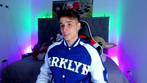 Snapshot of thomklein chatting on February 4, 2025, 6:38 pm Thom Klein online show from February 4, 2025, 6:38 pm