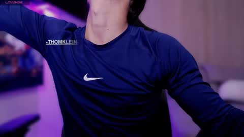 Snapshot of thomklein chatting on September 17, 2025, 7:26 pm Thom Klein online show from September 17, 2025, 7:26 pm