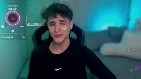 Snapshot of thomklein chatting on September 18, 2025, 5:26 pm Thom Klein online show from September 18, 2025, 5:26 pm