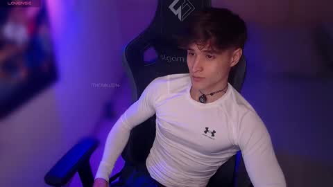 Snapshot of thomklein chatting on October 7, 2025, 8:06 pm Thom Klein online show from October 7, 2025, 8:06 pm