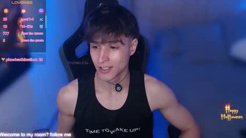 Snapshot of thomklein chatting on October 11, 2025, 6:17 pm Thom Klein online show from October 11, 2025, 6:17 pm