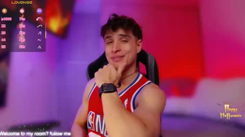 Snapshot of thomklein chatting on October 14, 2025, 7:25 pm Thom Klein online show from October 14, 2025, 7:25 pm