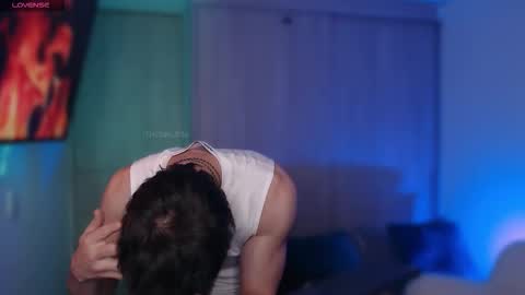 Snapshot of thomklein chatting on November 8, 2025, 7:01 pm Thom Klein online show from November 8, 2025, 7:01 pm