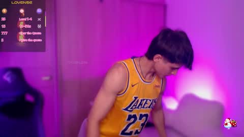 Snapshot of thomklein chatting on November 26, 2025, 7:04 pm Thom Klein online show from November 26, 2025, 7:04 pm