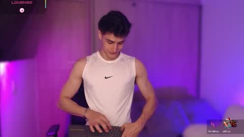 Snapshot of thomklein chatting on December 1, 2025, 7:52 pm Thom Klein online show from December 1, 2025, 7:52 pm