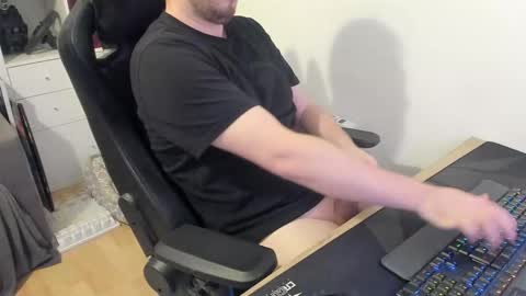 thommy2008 online show from November 12, 2025, 12:16 pm