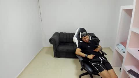 thomson_hot01 online show from February 15, 2026, 7:51 am