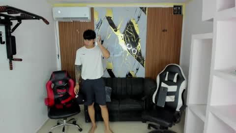 thomson_hot01 online show from April 11, 2026, 5:12 am