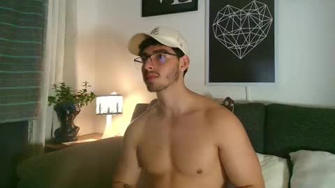 Snapshot of thomylov chatting on February 17, 2026, 5:04 am thomylov online show from February 17, 2026, 5:04 am