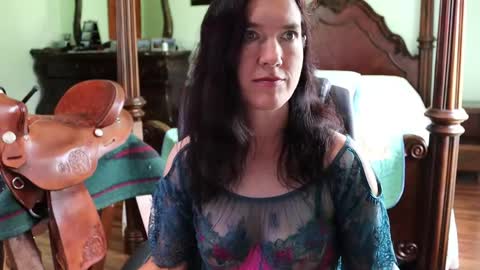Snapshot of thornbury_rose chatting on April 30, 2026, 5:52 pm ThornburyRose online show from April 30, 2026, 5:52 pm