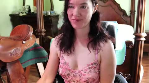 Snapshot of thornbury_rose chatting on May 13, 2026, 4:37 pm ThornburyRose online show from May 13, 2026, 4:37 pm