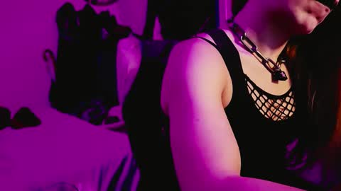 Snapshot of thornedrosets chatting on December 14, 2025, 11:37 am Mar online show from December 14, 2025, 11:37 am