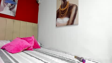 Snapshot of thriana_moon chatting on March 18, 2026, 2:04 am thriana online show from March 18, 2026, 2:04 am