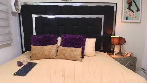 Snapshot of thriana_moon chatting on March 31, 2026, 2:46 am thriana online show from March 31, 2026, 2:46 am