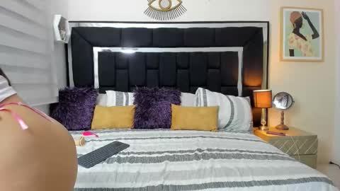 Snapshot of thriana_moon chatting on April 6, 2026, 2:09 am thriana online show from April 6, 2026, 2:09 am