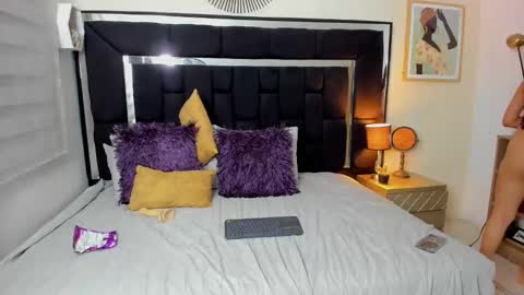 Snapshot of thriana_moon chatting on April 21, 2026, 2:15 am thriana online show from April 21, 2026, 2:15 am