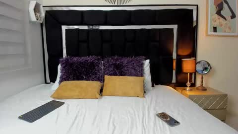 Snapshot of thriana_moon chatting on May 15, 2026, 2:29 am thriana online show from May 15, 2026, 2:29 am