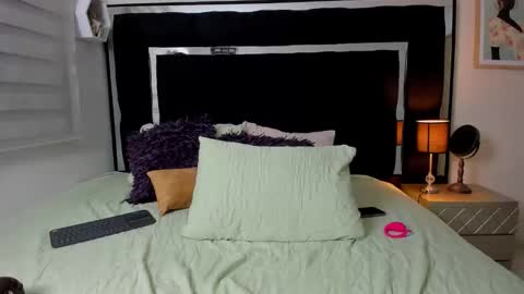 Snapshot of thriana_moon chatting on May 15, 2026, 11:34 pm thriana online show from May 15, 2026, 11:34 pm