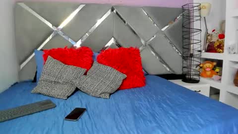 Snapshot of thriana_moon chatting on May 17, 2026, 1:58 am thriana online show from May 17, 2026, 1:58 am