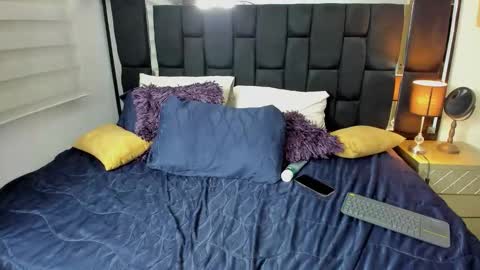 Snapshot of thriana_moon chatting on May 18, 2026, 4:29 am thriana online show from May 18, 2026, 4:29 am