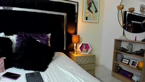 Snapshot of thriana_moon chatting on June 11, 2026, 2:53 am thriana online show from June 11, 2026, 2:53 am