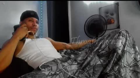 Snapshot of throattaker4l_ chatting on April 16, 2026, 9:39 pm ThroatTaker4l online show from April 16, 2026, 9:39 pm