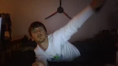 Snapshot of throw11 chatting on January 1, 2025, 3:23 am Throw11 online show from January 1, 2025, 3:23 am