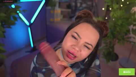 Snapshot of thunder_suck chatting on December 18, 2025, 8:31 am Brittney online show from December 18, 2025, 8:31 am