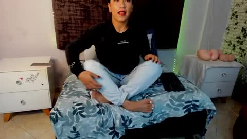 thyra coral online show from April 7, 2026, 3:29 am