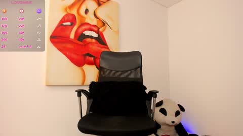 Snapshot of tiago_hannah chatting on March 9, 2025, 2:43 pm carolina online show from March 9, 2025, 2:43 pm