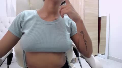 Snapshot of tiana_glowxxx chatting on October 24, 2025, 12:01 pm Tiana online show from October 24, 2025, 12:01 pm