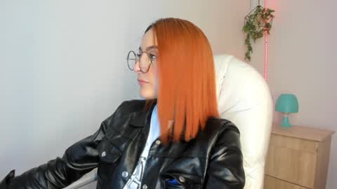 Snapshot of tiarha_ chatting on December 23, 2024, 1:18 am Tiarha online show from December 23, 2024, 1:18 am
