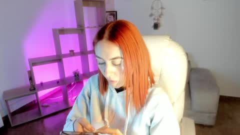 Snapshot of tiarha_ chatting on January 20, 2025, 4:32 am Tiarha online show from January 20, 2025, 4:32 am
