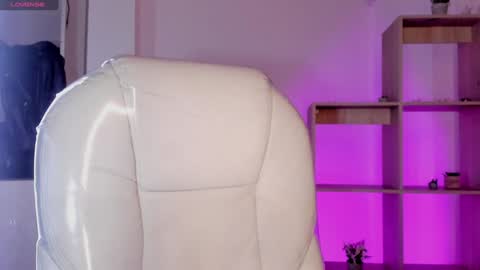 Snapshot of tiarha_ chatting on January 22, 2025, 6:52 am Tiarha online show from January 22, 2025, 6:52 am