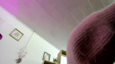 Snapshot of tiarha_ chatting on February 14, 2025, 4:04 am Tiarha online show from February 14, 2025, 4:04 am