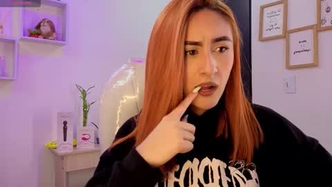 Snapshot of tiarha_ chatting on October 22, 2025, 2:45 am Tiarha online show from October 22, 2025, 2:45 am