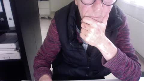 Snapshot of tiburzio chatting on December 3, 2024, 2:05 pm tiburzio online show from December 3, 2024, 2:05 pm