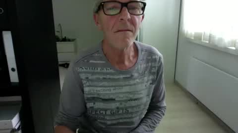 Snapshot of tiburzio chatting on September 11, 2025, 12:16 pm tiburzio online show from September 11, 2025, 12:16 pm