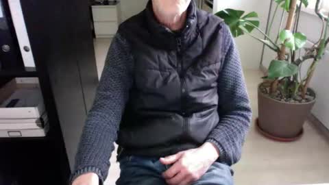 Snapshot of tiburzio chatting on December 1, 2025, 2:00 pm tiburzio online show from December 1, 2025, 2:00 pm