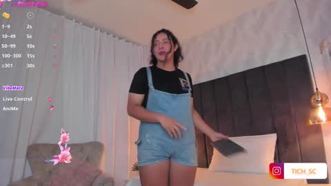 Snapshot of tich__ chatting on December 6, 2024, 4:03 am TICH online show from December 6, 2024, 4:03 am