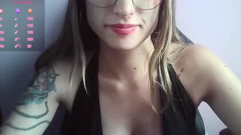 Snapshot of tifanny_a chatting on September 9, 2025, 9:25 pm Tifanny online show from September 9, 2025, 9:25 pm