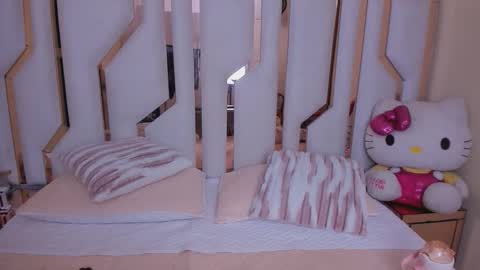    online show from November 7, 2025, 10:10 pm