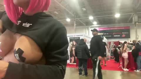 Snapshot of tiffanilove chatting on December 7, 2024, 2:42 am Tiffani Love online show from December 7, 2024, 2:42 am