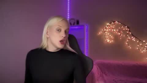 Amira online show from October 29, 2025, 10:39 am