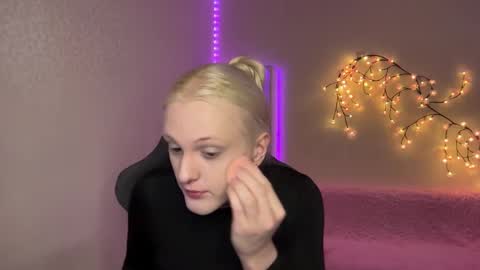 Amira online show from November 26, 2025, 9:54 am