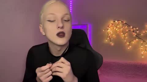 Amira online show from November 27, 2025, 9:11 am