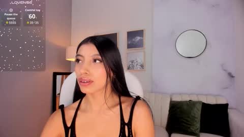 Snapshot of tiffany_low chatting on January 7, 2026, 12:07 pm tiffany_low online show from January 7, 2026, 12:07 pm