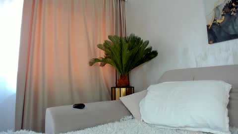 Tiffany Houston online show from December 14, 2024, 11:50 am